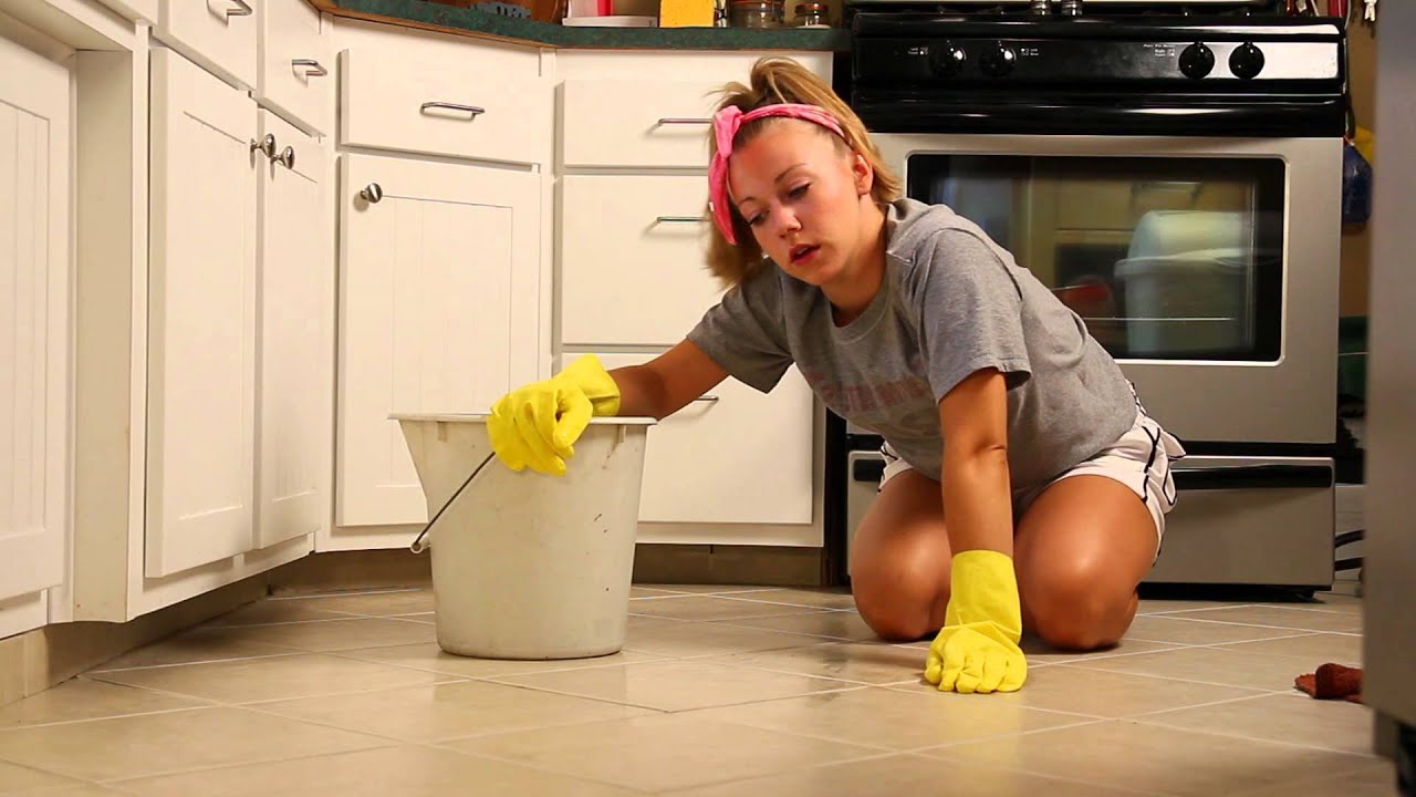 Sexy house cleaner 🍓 Polémique autour d'un nouveau service q
