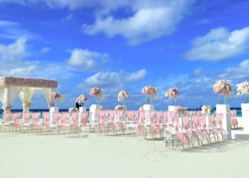 8 Benefits Provided by a Hawaiian Destination Wedding Planner